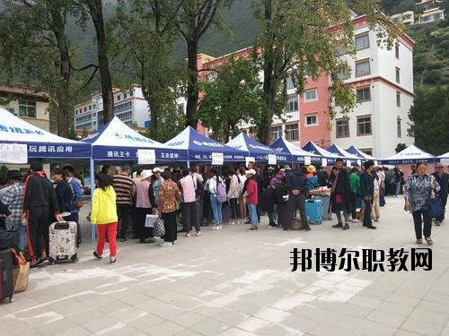 阿壩衛(wèi)生學(xué)校2020年報(bào)名條件、招生要求、招生對象