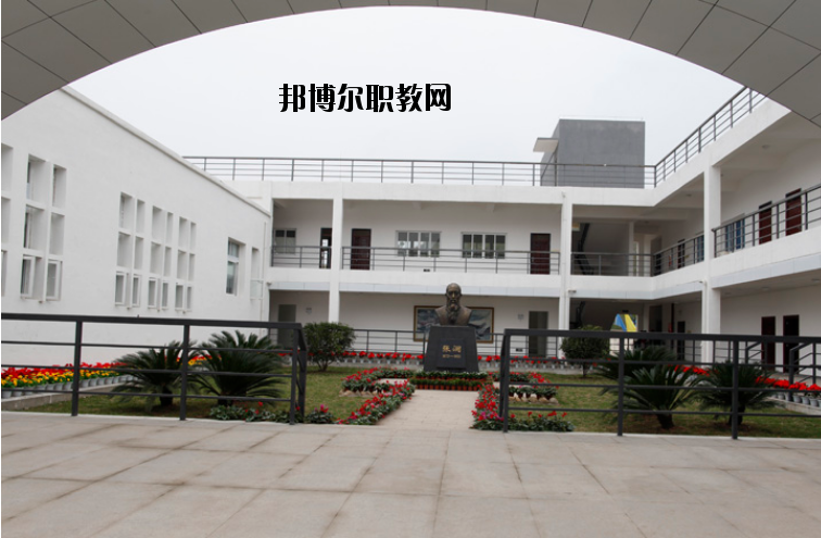 南充技師學(xué)院2020年報(bào)名條件、招生要求、招生對(duì)象