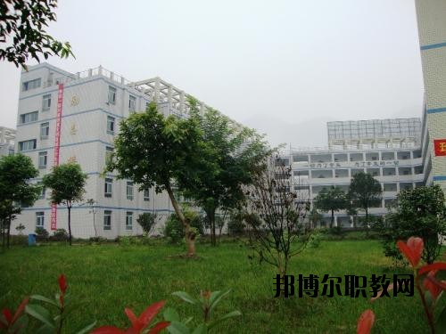 四川筠連職業(yè)技術(shù)學(xué)校2020年報(bào)名條件、招生要求、招生對象