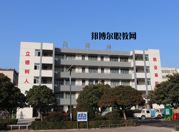平頂山工業(yè)學(xué)校2021年報名條件、招生要求、招生對象