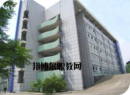 東興區(qū)東方科技職業(yè)技術(shù)學(xué)校2020年報(bào)名條件、招生要求、招生對(duì)象