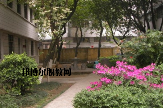廣州港技工學(xué)校2020年報名條件、招生要求、招生對象
