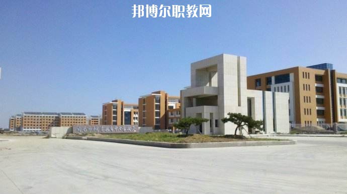 確山縣職業(yè)教育中心2021年報名條件、招生要求、招生對象