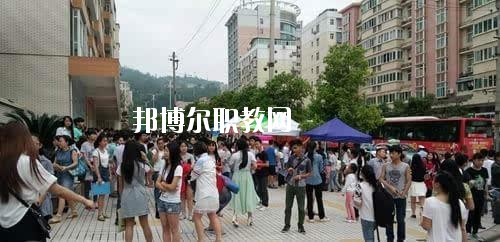 巴中市巴州區(qū)化成職業(yè)2020年報(bào)名條件、招生要求、招生對(duì)象