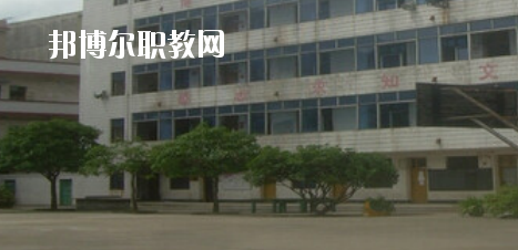 玉林市嶺南工業(yè)學校2020年報名條件、招生要求、招生對象
