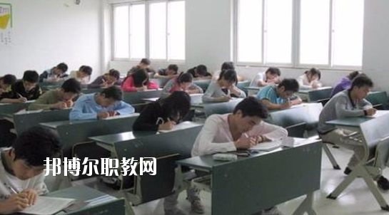 蕪湖高級(jí)職業(yè)技術(shù)學(xué)校2020年報(bào)名條件、招生要求、招生對(duì)象