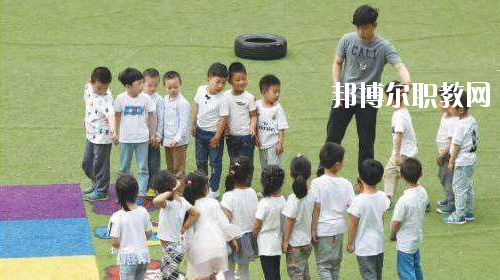 貴州2020年男生上幼師學校學什么好