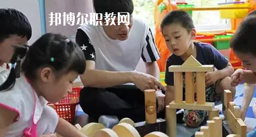 貴州2020年男生讀幼師學校有前途嗎