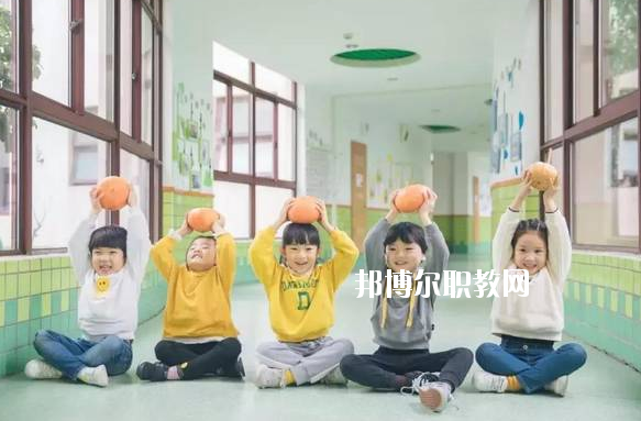 湖北2020年讀幼師學(xué)校一年要多少錢(qián)
