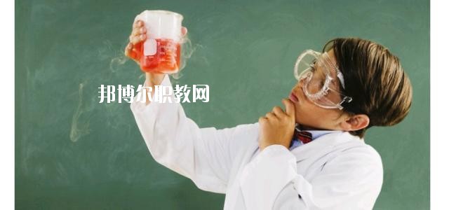 四川2020年中專幼師學(xué)?？梢钥即髮? width=
