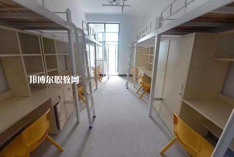 新鄭市中等專(zhuān)業(yè)學(xué)校2021年宿舍條件