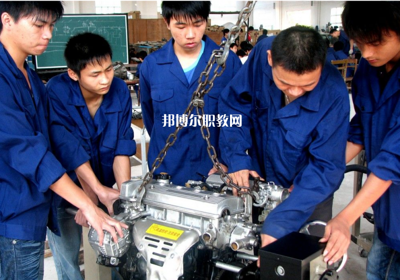 重慶2021年男生讀汽修學(xué)校學(xué)什么專(zhuān)業(yè)好