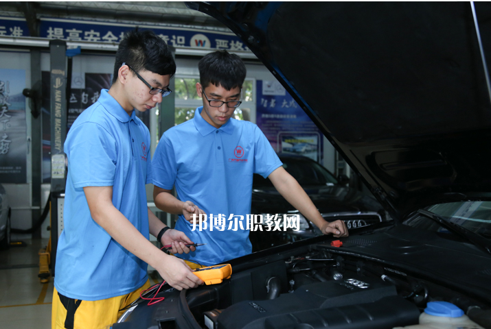 重慶2021年男生讀汽修學(xué)校學(xué)什么好