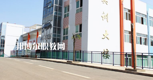 畢節(jié)同心農(nóng)工中等職業(yè)技術(shù)學(xué)校2021年報(bào)名條件、招生要求、招生對(duì)象