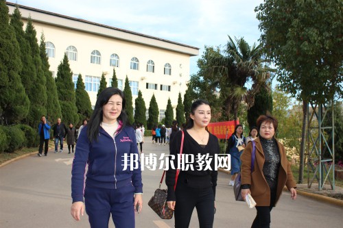 勐?？h職業(yè)高級(jí)中學(xué)2021年報(bào)名條件、招生要求、招生對(duì)象