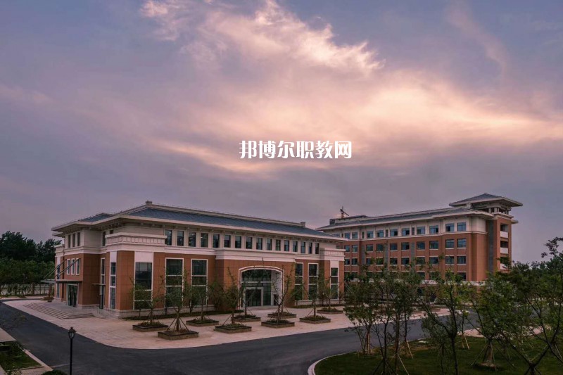 四川2021年讀中專學(xué)?？梢钥即髮W(xué)嗎