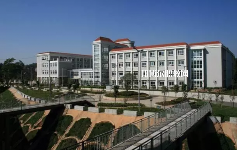 昆明官渡區(qū)職業(yè)高級(jí)中學(xué)2021年學(xué)費(fèi)、收費(fèi)多少