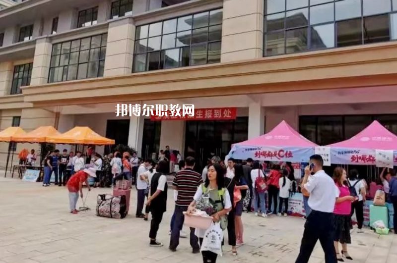 云南玉溪衛(wèi)生學(xué)校2021年報(bào)名條件、招生要求、招生對(duì)象