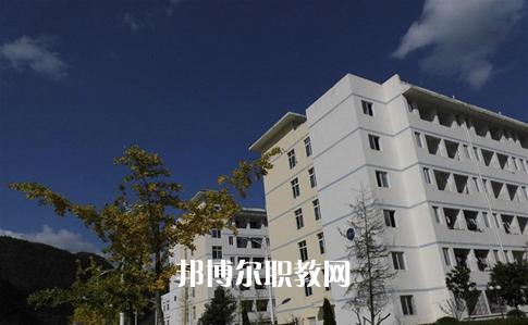 昆明旅游職業(yè)中學(xué)2021年招生辦聯(lián)系電話(huà)