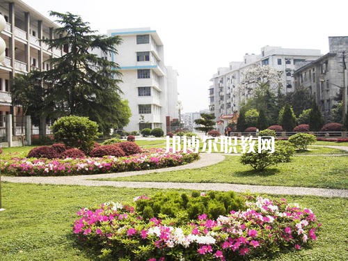 保山市昌寧縣職業(yè)技術(shù)學(xué)校2021年學(xué)費(fèi)、收費(fèi)多少