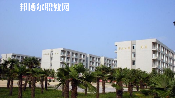 云南夏蒙衛(wèi)生學校2021年學費、收費多少