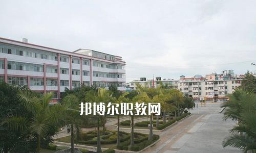 云南省普洱衛(wèi)生學(xué)校2021年學(xué)費(fèi)、收費(fèi)多少