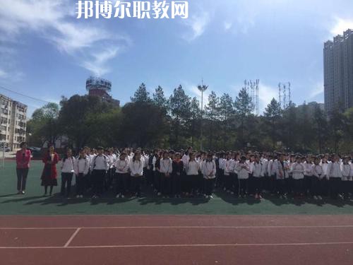 新疆石河子衛(wèi)生學(xué)校2021年學(xué)費(fèi)、收費(fèi)多少