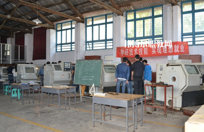貴州鐵路技術(shù)學(xué)校2022年報名條件、招生要求、招生對象