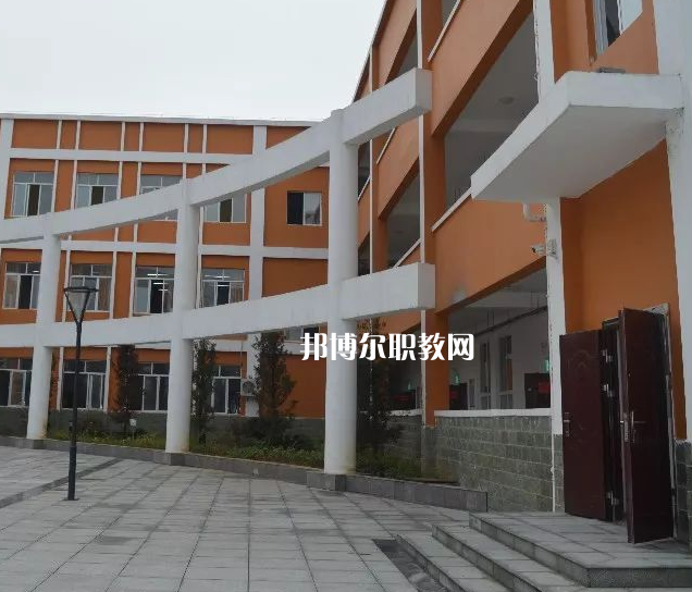 黔南州技工學(xué)校2022年報名條件、招生要求、招生對象