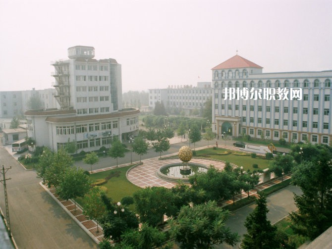 重慶五里店職業(yè)中學(xué)2022年學(xué)費、收費多少 