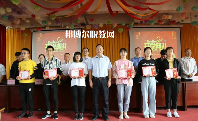 蘭州航空工業(yè)技工學(xué)校2022年招生辦聯(lián)系電話(huà)
