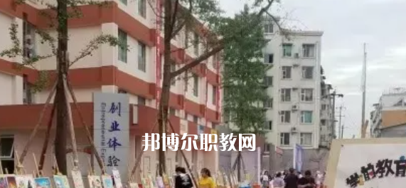 天府成人中等專業(yè)學校2022年學費、收費多少