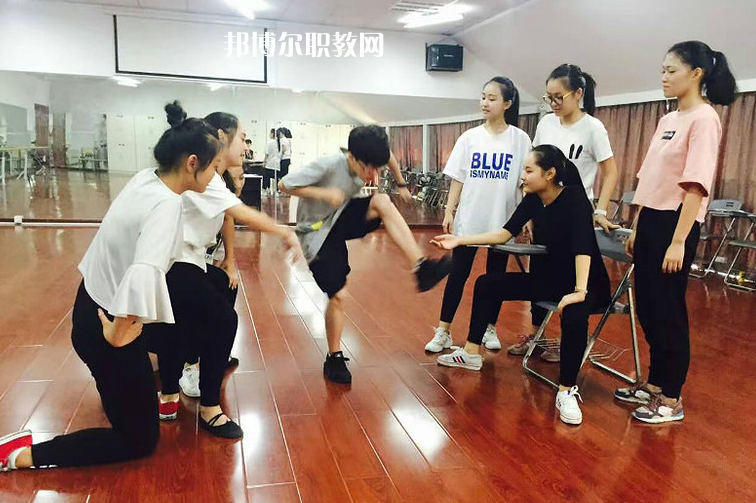 石家莊華韻藝術(shù)中專學(xué)校2022年報(bào)名條件、招生要求、招生對(duì)象