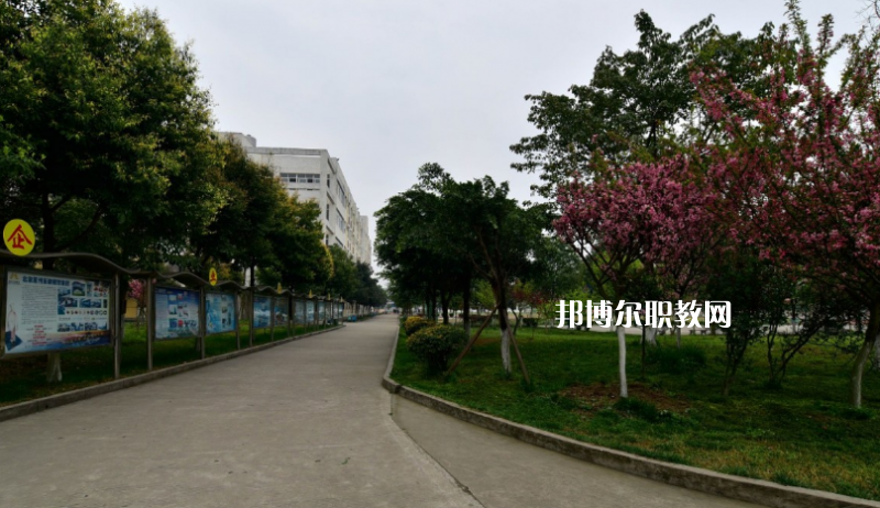 四川省廣漢市職業(yè)中專學(xué)校怎么樣、還不好