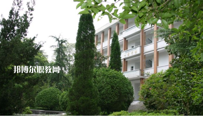 重慶紅春藤技工學(xué)校2022年學(xué)費(fèi)、收費(fèi)多少