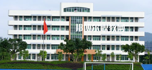 閬中江南高級職業(yè)中學2022年年招生辦聯系