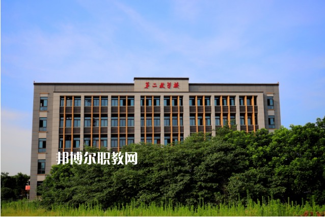 重慶工貿(mào)高級技工學校2022年報名條件、招生要求、招生對象