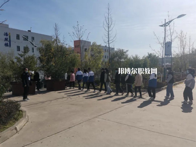 華亭職業(yè)教育中心2022年學(xué)費(fèi)、收費(fèi)多少