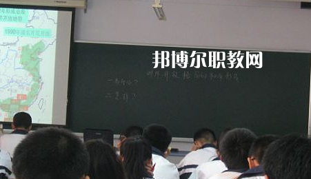 紫云民族職業(yè)技術中學2022年招生辦聯系電話