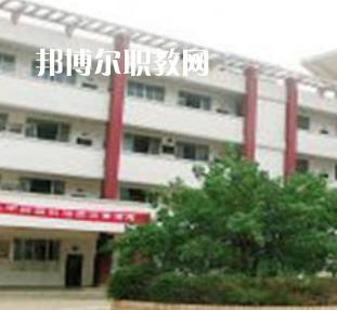 涼山職業(yè)技術學校2022年招生辦聯(lián)系電話