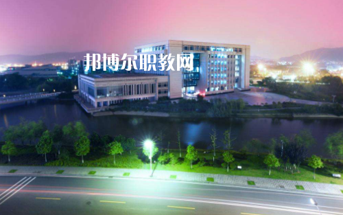 重慶統(tǒng)景職業(yè)中學(xué)2022年招生辦聯(lián)系電話(huà)