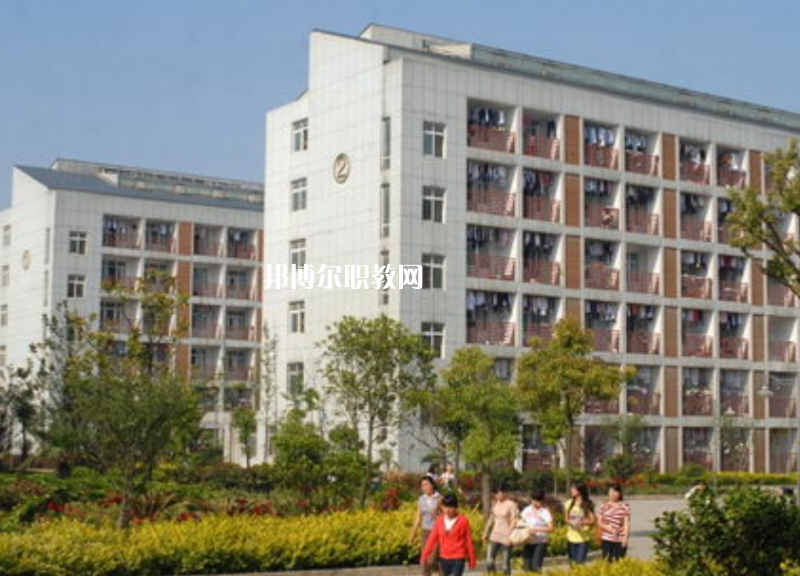 保山市昌寧縣職業(yè)技術(shù)學(xué)校2022年學(xué)費(fèi)、收費(fèi)多少