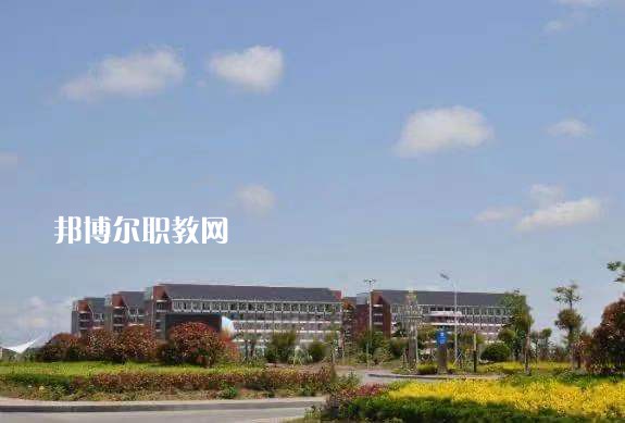 龍陵縣職業(yè)高級(jí)中學(xué)2022年報(bào)名條件、招生要求、招生對(duì)象