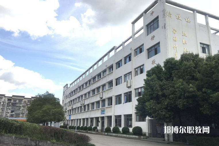 遂寧應(yīng)用高級技工學(xué)校2022年招生要求，報名條件，招生對象