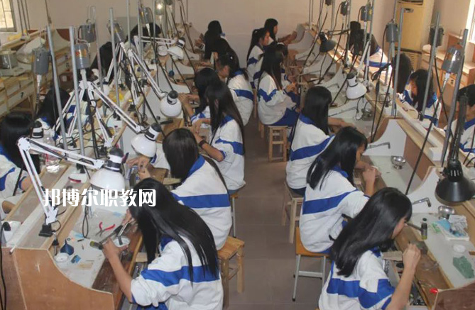 東莞實驗技工學校2022年報名條件、招生要求、招生對象