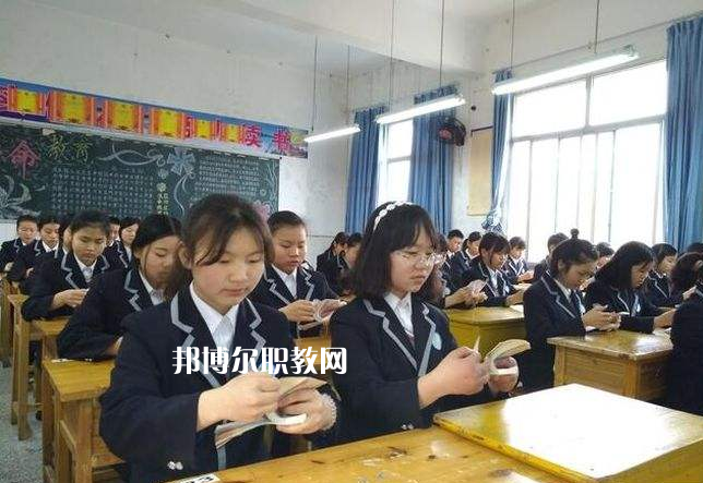 重慶墊江職業(yè)教育中心2022年報名條件、招生要求、招生對象
