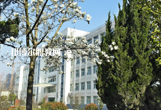 阜陽(yáng)工業(yè)經(jīng)濟(jì)學(xué)校2022年學(xué)費(fèi)、收費(fèi)多少