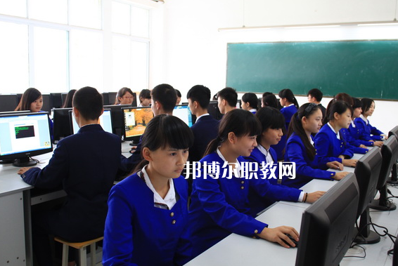眉山華西航空旅游學(xué)校2022年報(bào)名條件、招生要求、招生對(duì)象