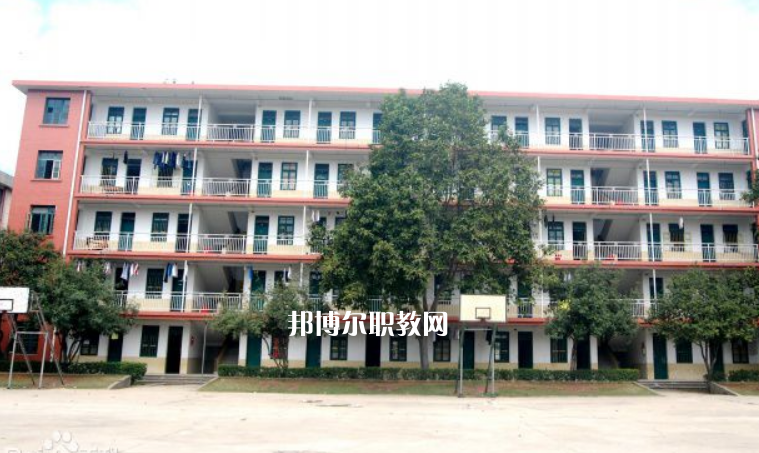 楚雄醫(yī)藥高等專科學(xué)校2022年學(xué)費、收費多少