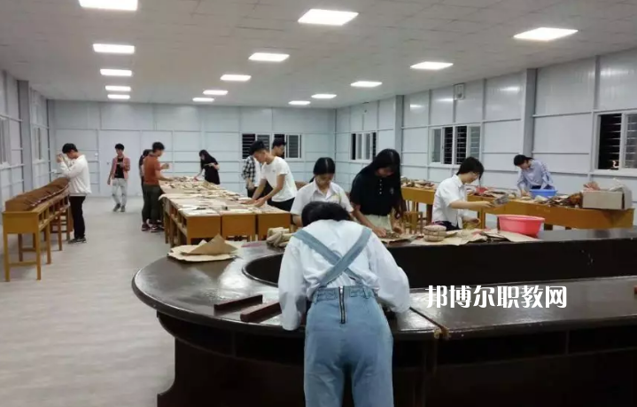 汕頭中醫(yī)藥技工學(xué)校2022年報(bào)名條件、招生要求、招生對(duì)象 